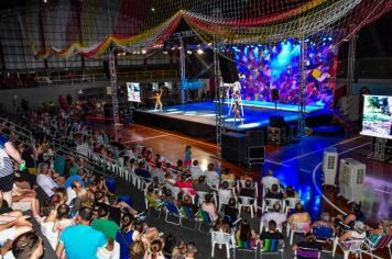 Orquestra Municipal e Grupo Tholl levaram emoção ao público no Der Tannenbaum 