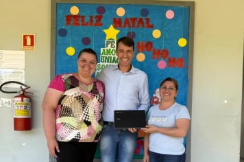 Administração Municipal entrega Chromebooks para escolas da rede municipal
