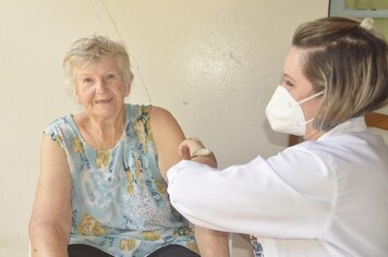 Famílias devem conversar com os idosos, e decidir sobre a vacinação