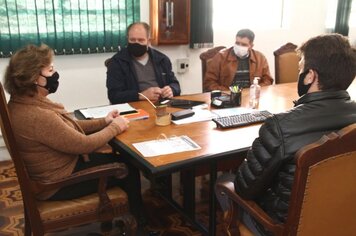 Prefeito e vereadores realizam reunião com Secretária Silvana Covatti
