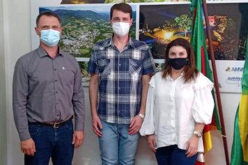 Realizada reunião com turismóloga da Amturvales