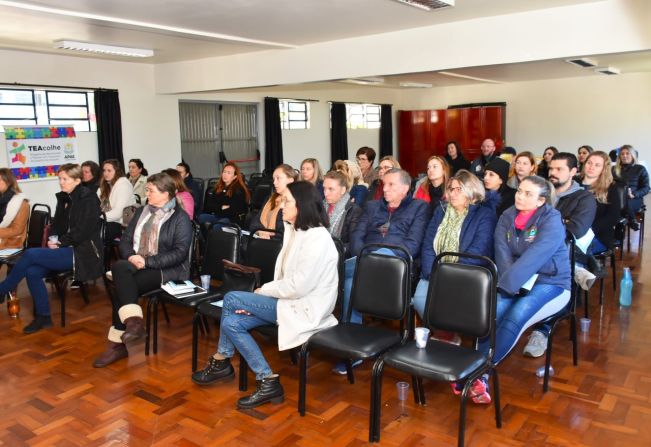 Profissionais do Município recebem formação sobre autismo