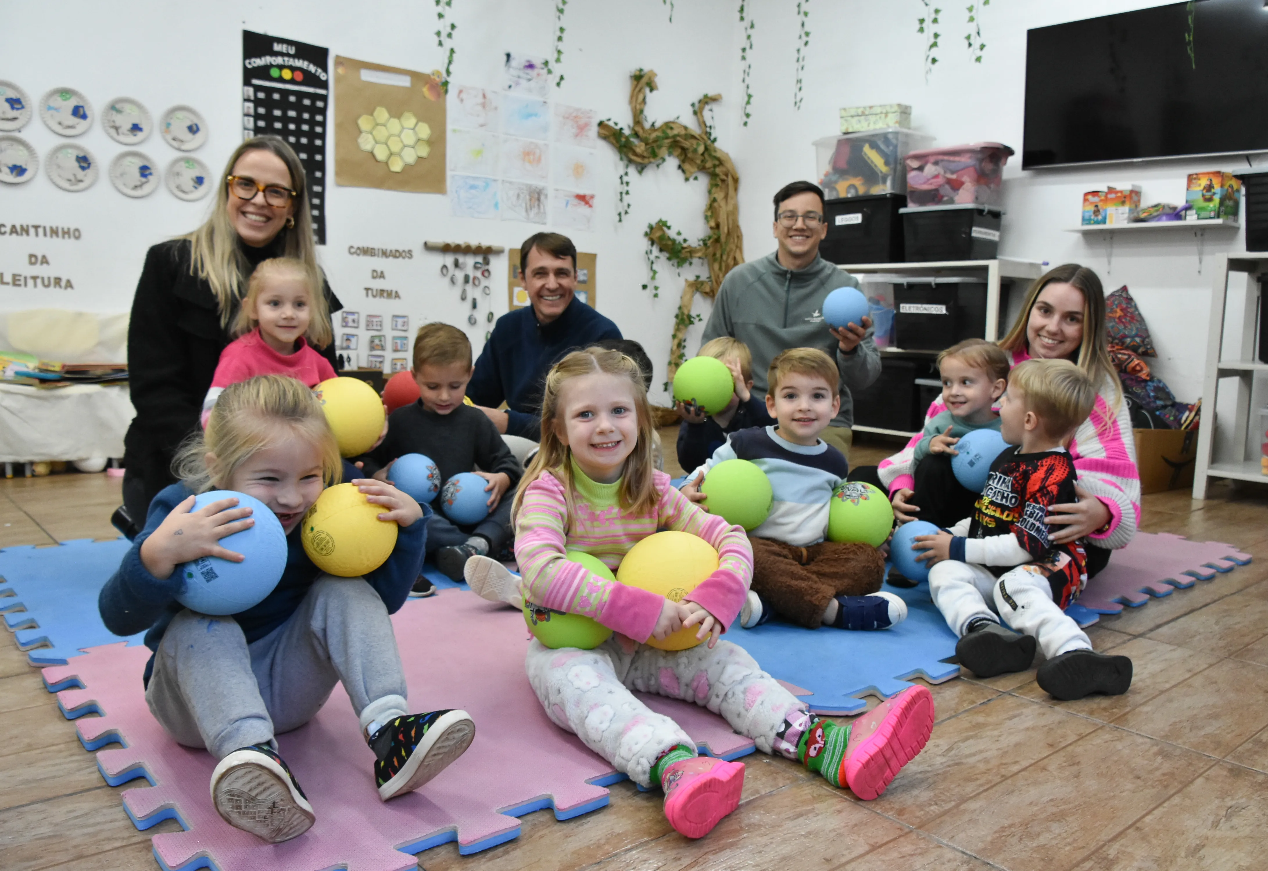 Prefeitura investe R$ 12 mil em equipamentos esportivos para as escolas municipais
