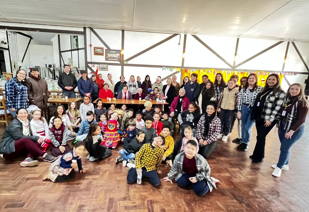 CRAS de Imigrante promove Arraiá com os grupos do SCFV no Centro Comunitário