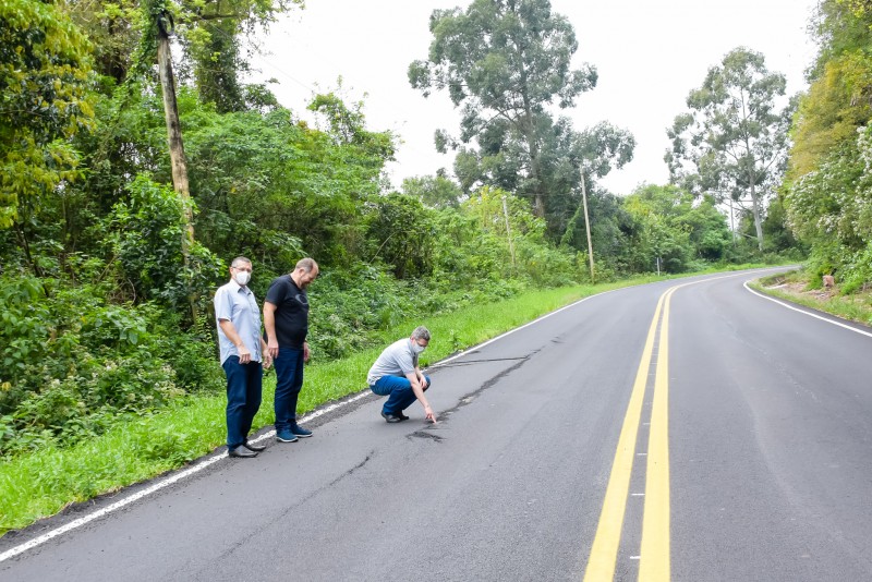 Engenheiro do DAER inspeciona obra da VRS - 863