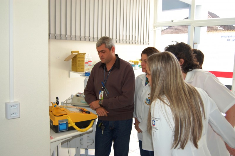 Equipe da Saúde foi capacitada para utilizar o desfibrilador