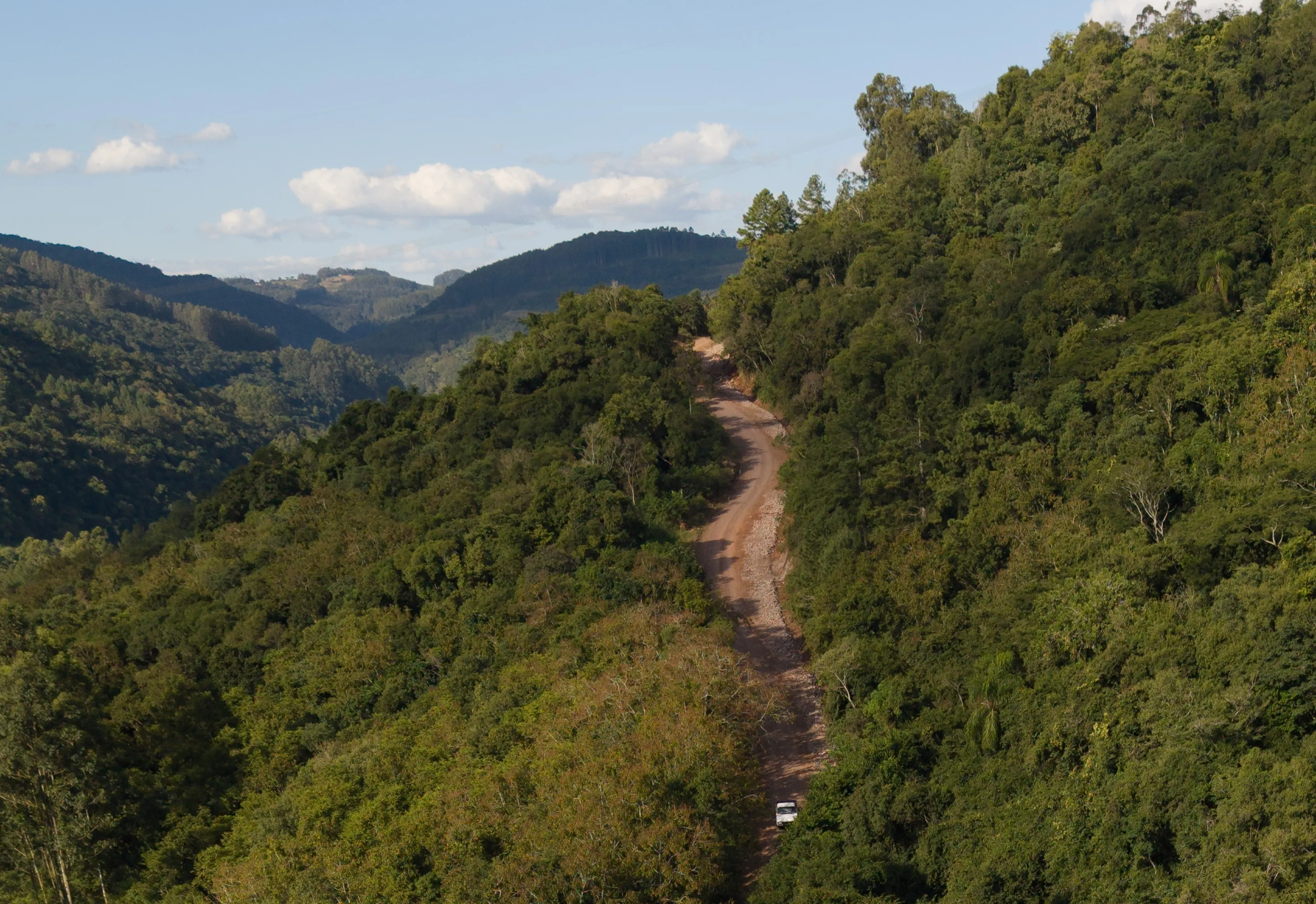 Obras a todo vapor: Imigrante avança na pavimentação asfáltica da Estrada Geral