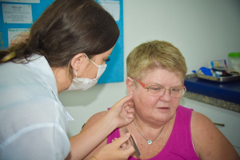 Saúde de Imigrante oferece auriculoterapia como terapia para pacientes