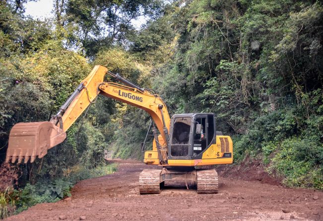 Máquinas seguem realizando obras de reparos em estradas