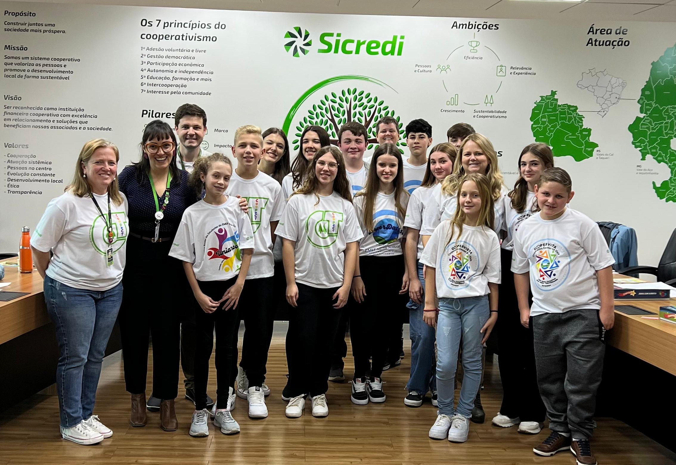 Cooperativas escolares fortalecem a educação e o protagonismo juvenil em Imigrante